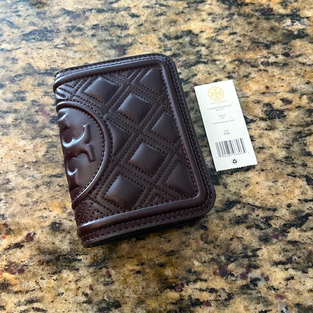 LIKE NEW Tory Burch Fleming Medium Bifold Wallet